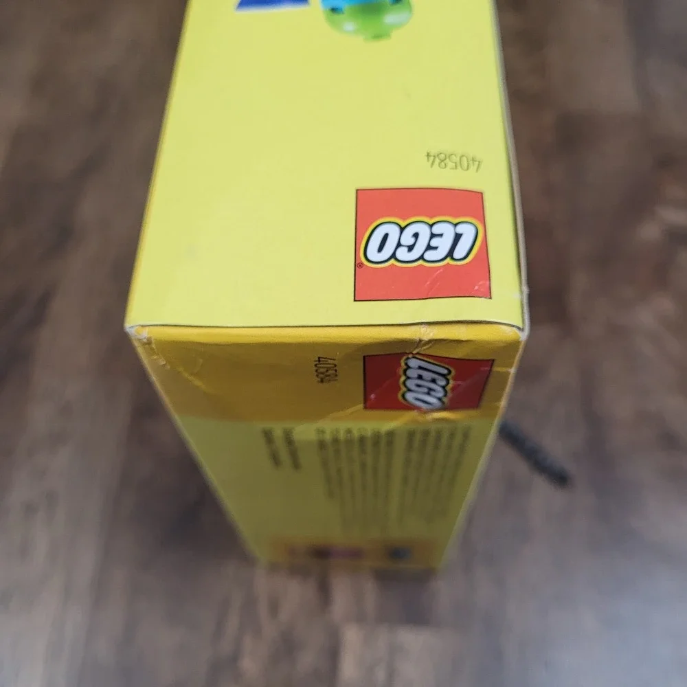 LEGO 40584 Birthday Diorama Building Toy 157 pcs NIB Sealed